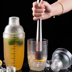 Homestia 2 pcs Clear Cocktail Shaker Set, 1 pcs Plastic Bar Shaker with 1pc Plastic Cocktail Double Measuring Jigger, Hand Drink Mixer Boba Tea Shaker w/Scales, Bar Tool Transparent (500ml/17oz)