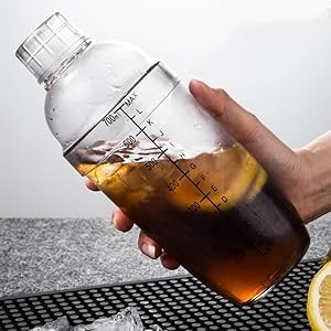 Homestia 2 pcs Clear Cocktail Shaker Set, 1 pcs Plastic Bar Shaker with 1pc Plastic Cocktail Double Measuring Jigger, Hand Drink Mixer Boba Tea Shaker w/Scales, Bar Tool Transparent (500ml/17oz)