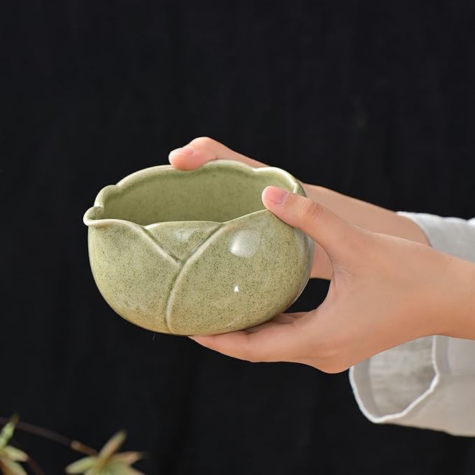 8 traditional matcha bowls with spouts, ceramic matcha bowls (Chawan), matcha mixing bowls for stirring matcha, tulip style (green)