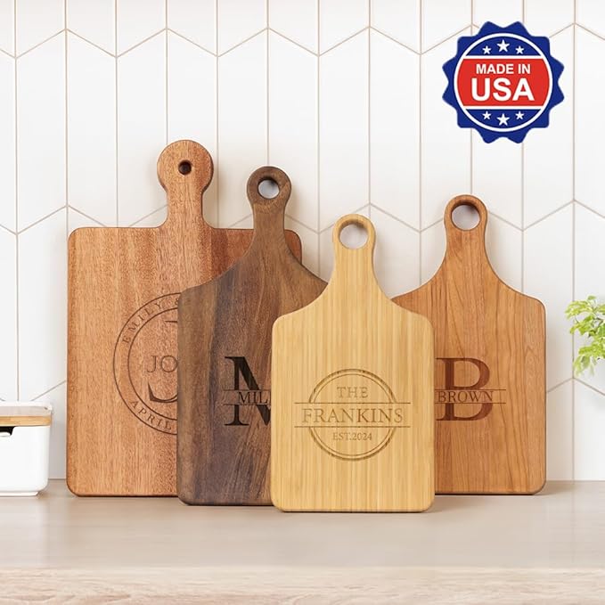 callie Personalized Cutting Board with Monogrammed Name, Wooden Kitchen Chopping Boards with Handle, Reversible Engraved Serving Tray, Housewarming Gifts for Family(S, M, L)