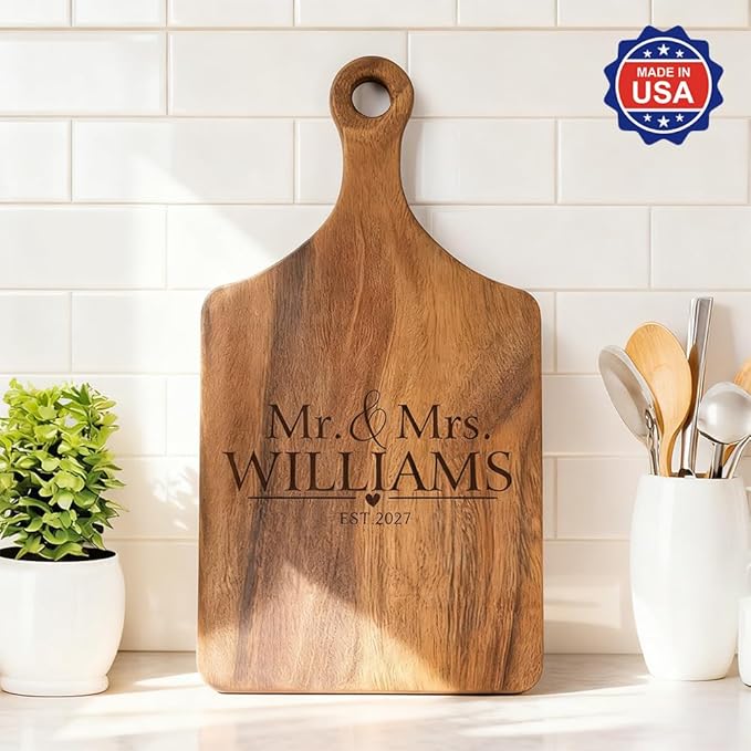 callie Personalized Mr & Mrs Cutting Board Wedding Gifts for Newlywed Couples, Wooden Engraved Chopping Board Marriage Gifts for Bride Groom (S, M, L)