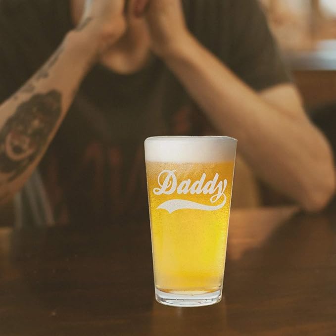Veracco Daddy Funny Birthday Gift Fathers Day For Dad Grandpa Stepdad - Pint Beer Glass - (Clear, Glass)