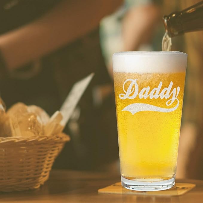 Veracco Daddy Funny Birthday Gift Fathers Day For Dad Grandpa Stepdad - Pint Beer Glass - (Clear, Glass)