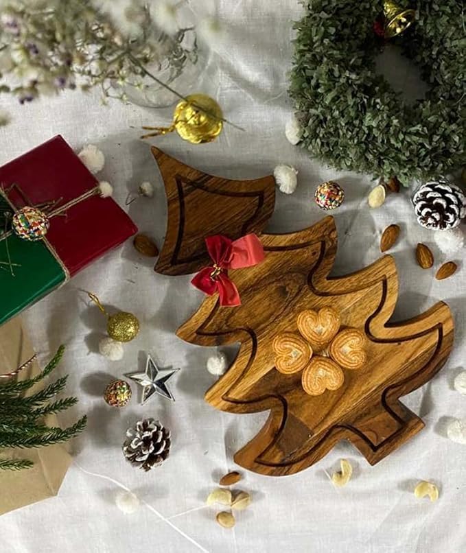 Christmas Tree Cutting Chopping Board for Kitchen with Grooves, Charcuterie Wooden Serving Tray for Cheese Serving Platter Christmas Gift 33L x 22.9W cm Natural Wood Brown