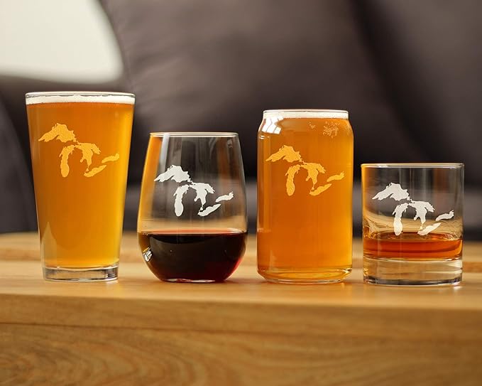 Great Lakes Map Pint Glass Gift for Beer Drinking Men & Women - 16 oz Glassware - Unique Engraved Barware Gifts