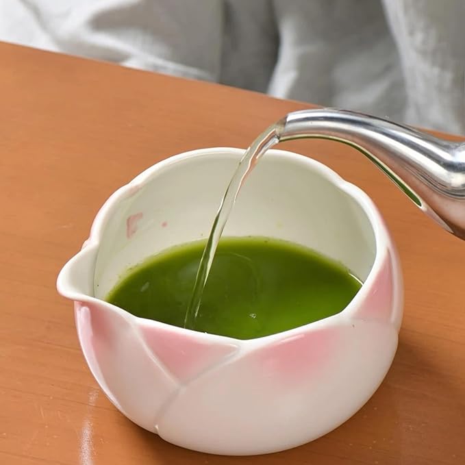 8 traditional matcha bowls with spouts, ceramic matcha bowls (Chawan), matcha mixing bowls for stirring matcha, tulip style (White and pink)