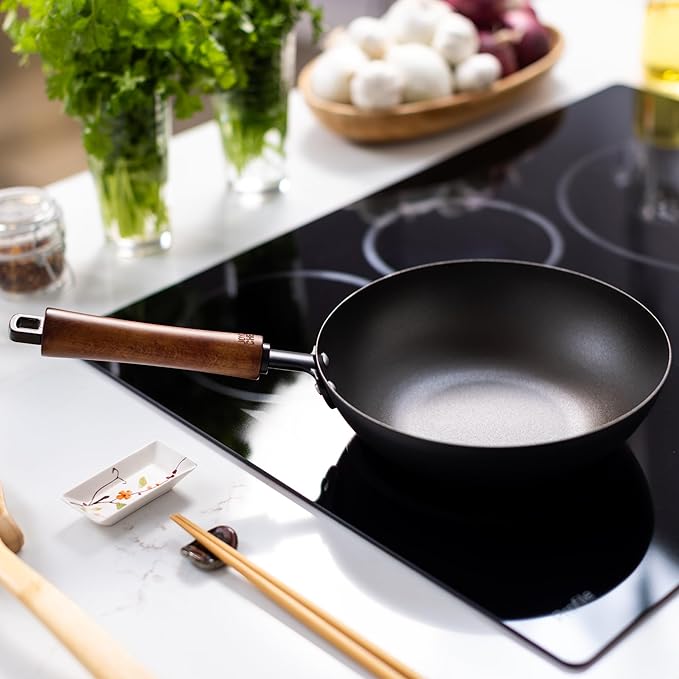 JOYCE CHEN Classic Series 9.5-Inch Preseasoned Carbon Steel Stir Fry Pan