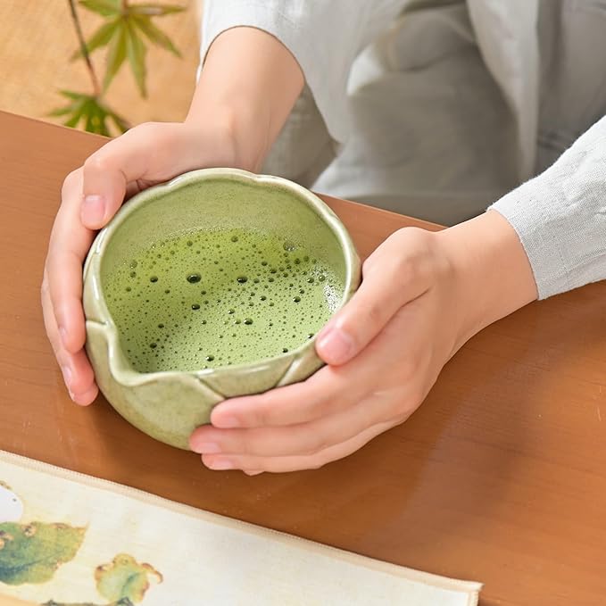 8 traditional matcha bowls with spouts, ceramic matcha bowls (Chawan), matcha mixing bowls for stirring matcha, tulip style (green)
