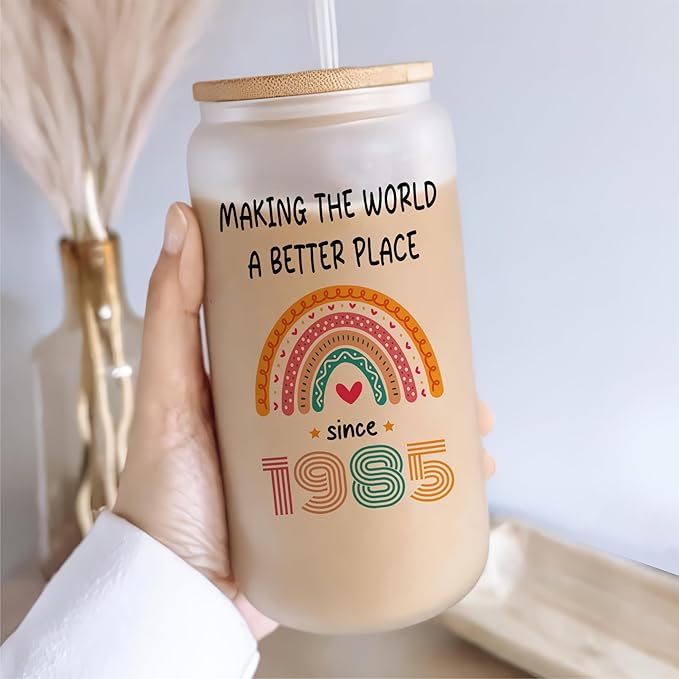 Vivulla68 40th Birthday Gifts Women Men - 40 Year Old Gifts For Her Him - 40th Birthday Ideas - 1985 Birthday Gift - Turning Forty - Forty Birthday Frosted Glass With Lid And Straw