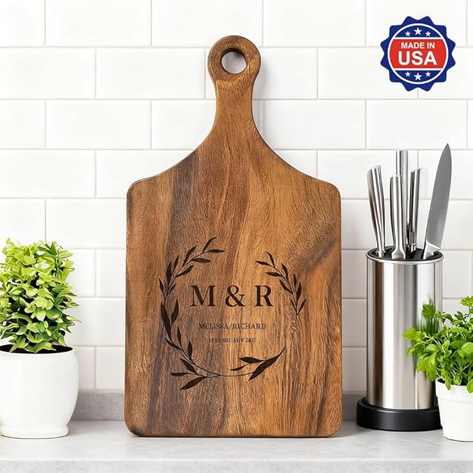 callie Personalized Cutting Board with Monogrammed Name, Wooden Kitchen Cutting Boards with Handle, Reversible Cheese Serving Tray, Housewarming Gifts for Family(S, M, L)