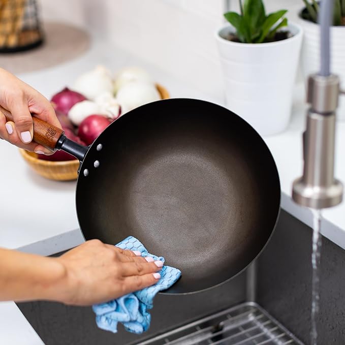 JOYCE CHEN Classic Series 9.5-Inch Preseasoned Carbon Steel Stir Fry Pan
