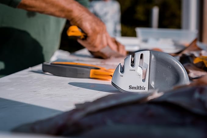 Smith's 51003 Diamond Edge Grip™ MAX 2-Stage Sharpener – White - Compact - Non-Slip Base - Patented V Grip – Sharpen Knives & Scissors - Diamond & Ceramic Sharpeners