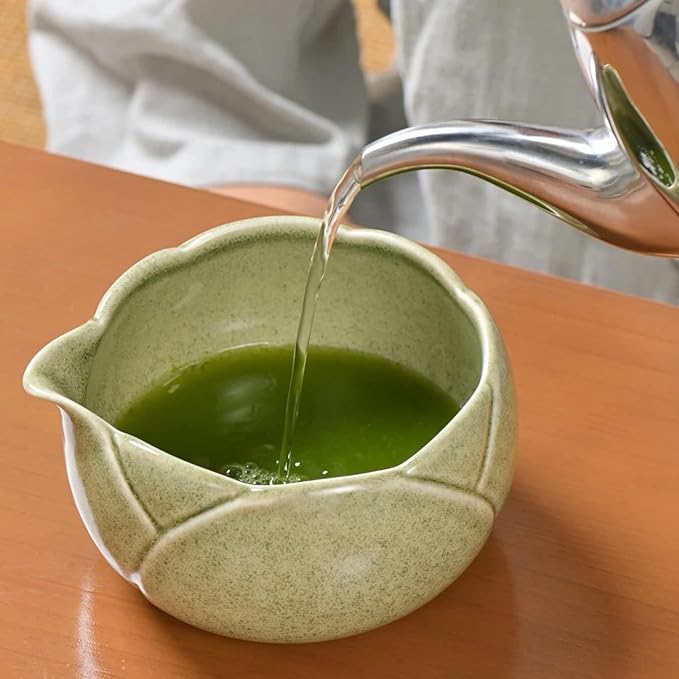 8 traditional matcha bowls with spouts, ceramic matcha bowls (Chawan), matcha mixing bowls for stirring matcha, tulip style (green)