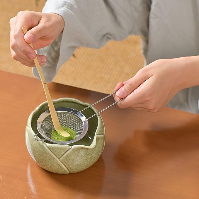 8 traditional matcha bowls with spouts, ceramic matcha bowls (Chawan), matcha mixing bowls for stirring matcha, tulip style (green)