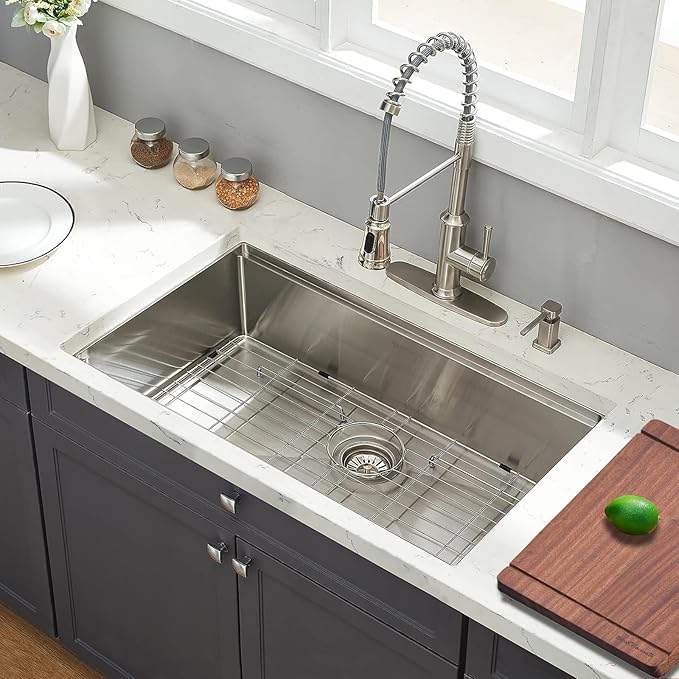 Undermount Kitchen Sink, 33 x 19 x 10 Inch Sink Kitchen 16 Gauge Stainless Steel Kitchen Sinks Single Bowl Workstation Sink with Cutting Board