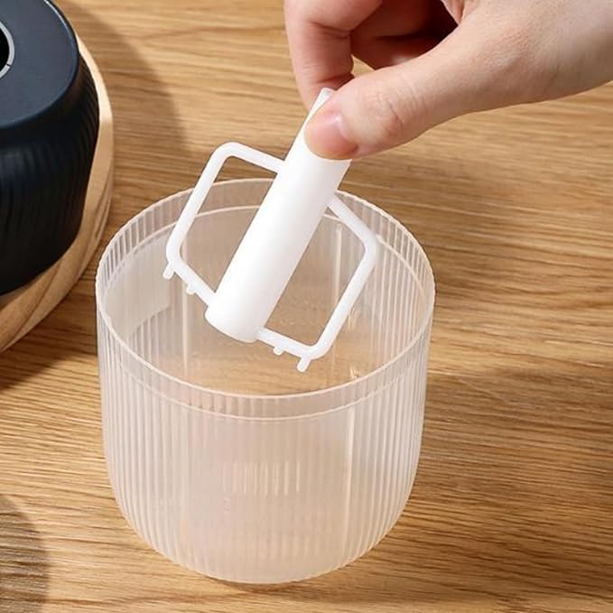 Electric Garlic Chopper,Mini Portable Veggie Choppers, 250ml Portable Electric Mini Food Chopper with 4 Sharp Blade, Cordless Food Processor for Ginger (White+Blue)