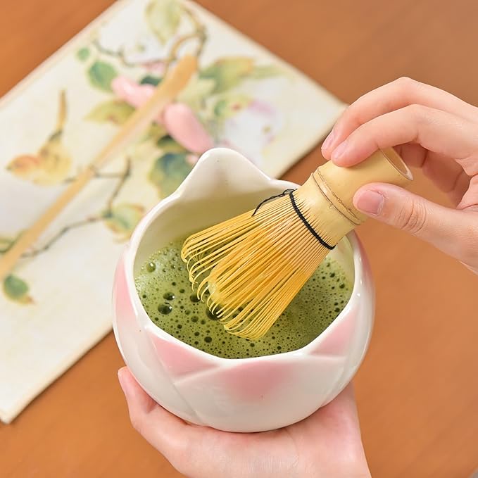 8 traditional matcha bowls with spouts, ceramic matcha bowls (Chawan), matcha mixing bowls for stirring matcha, tulip style (White and pink)