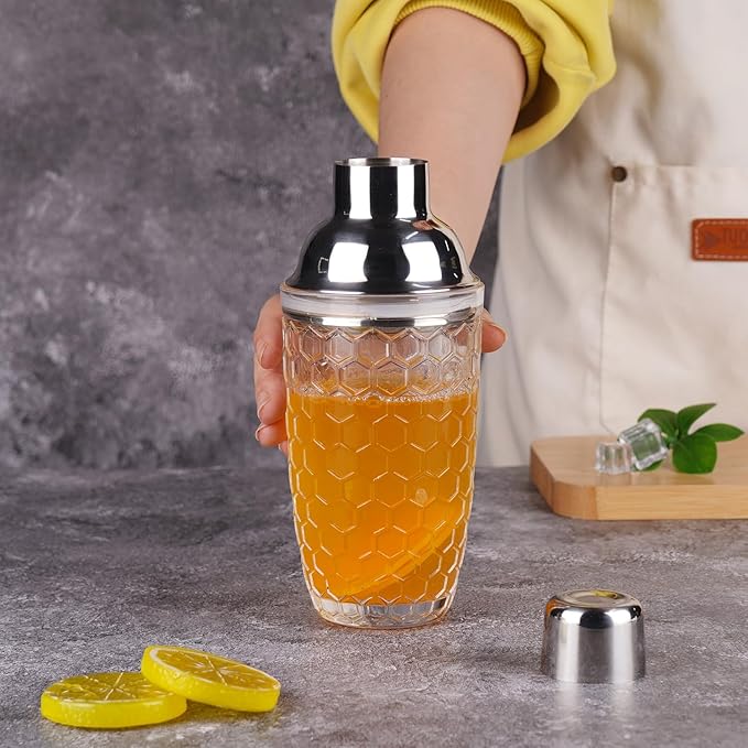 Professional 14.37 oz Cocktail Shaker – Durable Stainless Steel Martini Mixer, Leak-Proof & Dishwasher Safe, Ergonomic Design for Bartenders & Home Bar Enthusiasts (Wavy Line)