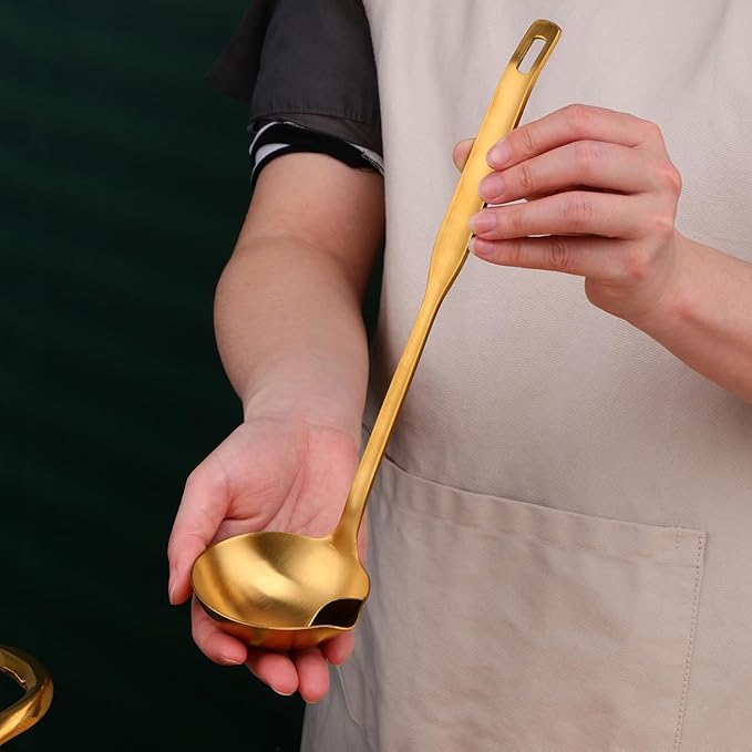 Metal Soup Ladle with Tilted Mouth，2 Piece Fat Multi-Purpose Separator Oil Strainer Serving Spoon Set for Kitchen Restaurant Cooking Hotpot
