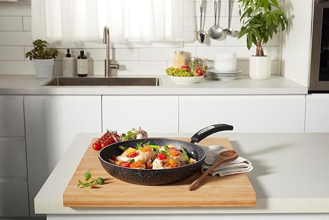 Starfrit The Rock 28 cm (11") Non-Stick Fry Pan - Durable Forged Aluminum - Oven Safe - PFOA Free - Easy to Clean - Black