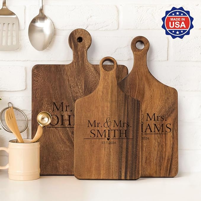 callie Personalized Mr & Mrs Cutting Board Wedding Gifts for Newlywed Couples, Wooden Engraved Chopping Board Marriage Gifts for Bride Groom (S, M, L)
