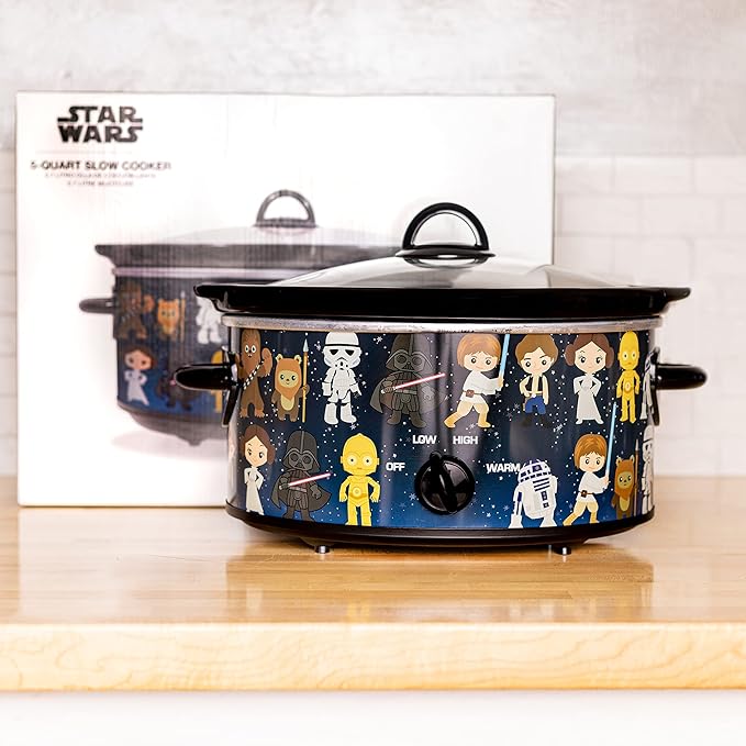 Uncanny Brands Star Wars 5 Quart Slow Cooker- Easy Cooking Across the Galaxy- Kitchen Appliance