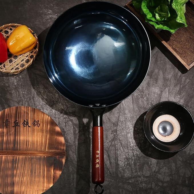 14 Inch Chinese Hand Hammered Iron Wok and Stir Fry Pans with Wooden Handle and Lid Round Bottom Wok Pan Non-stick No Coating Ideal for Home Use and Gift Giving