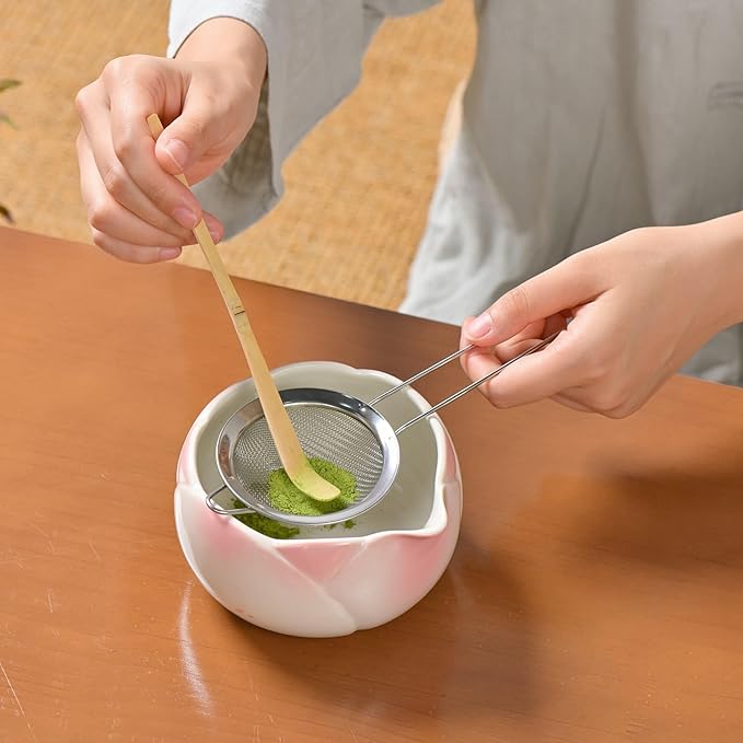 8 traditional matcha bowls with spouts, ceramic matcha bowls (Chawan), matcha mixing bowls for stirring matcha, tulip style (White and pink)
