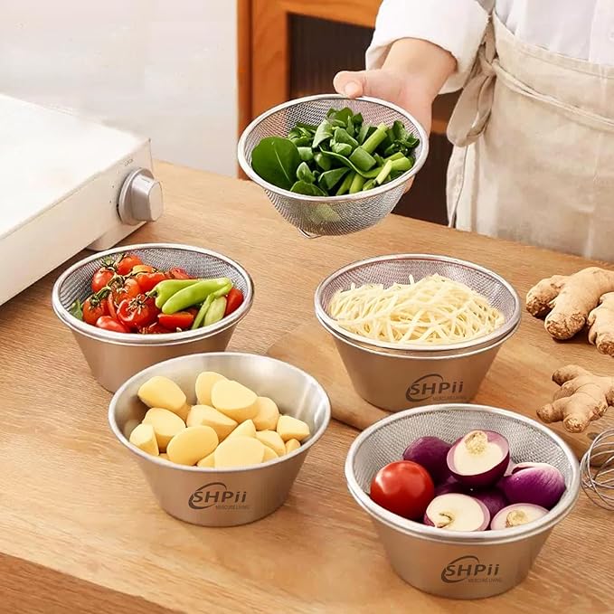 2 Piece Mini 304 Stainless Steel Colander with Mixing Bowl, Kitchen Cooking, Washing Fruits and Vegetables, Back of House Preparation (600ML)