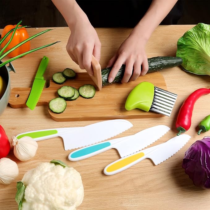 7 Pieces Christmas Wooden Kitchen Knife for Kids Include Plastic Potato Slicers Cooking Knives Serrated Edges Toddler Knife Kids Plastic Knife Resistant Gloves for Kitchen Children (Crocodile)