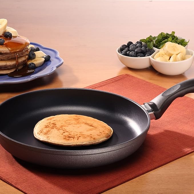 Swiss Diamond Frying Pans Nonstick with Lid, Features Ergonomic Handle, Nonstick Diamond Coated Aluminum Skillets and Oven Safe Frying Pans with Lids, Cover Included, 9.5 Inch