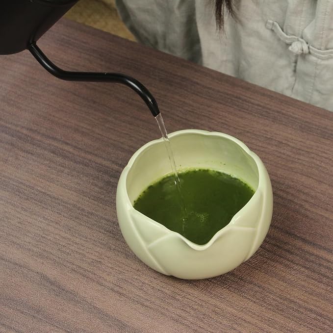 8 traditional matcha bowls with spouts, ceramic matcha bowls (Chawan), matcha mixing bowls for stirring matcha, tulip style