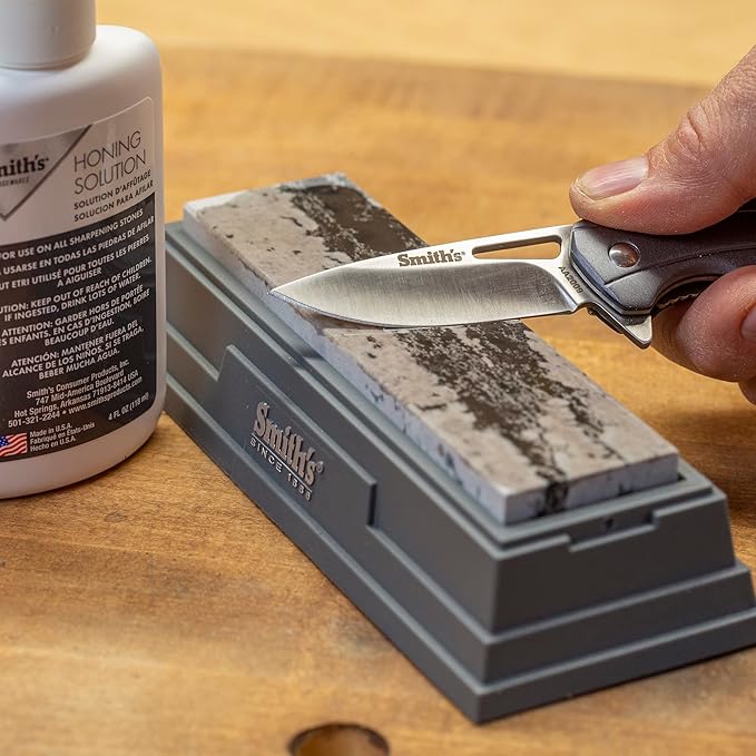 Smith's HON1 Honing Solution - 4oz Bottle - Lubricate Sharpening Stones - Built-In Stone Cleaning Agents & Rust Inhibitors - Oil for Tool & Knife Sharpening Stone - Prevents Clogged Pores