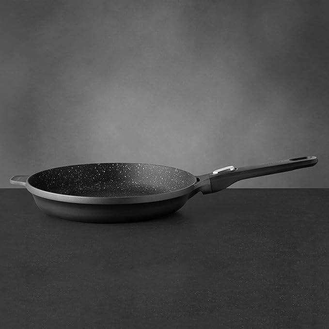 BergHOFF GEM Non-stick Cast Aluminum Frying Pan 11" 2.5 qt. Stay-cool Detachable Handle Ferno-Green PFOA-Free Induction Cooktop Fast Heating Oven Safe