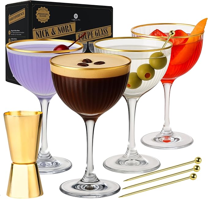 VEMACITY - Ribbed Nick and Nora Cocktail Glasses with Gold Rims (5.4oz) | Nick & Nora Glasses Set of 4, Jigger & 4 Picks - Vintage Glassware | Gimlet Cocktail Glasses | Ideal for Christmas & New Years