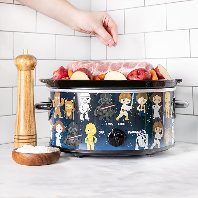 Uncanny Brands Star Wars 5 Quart Slow Cooker- Easy Cooking Across the Galaxy- Kitchen Appliance