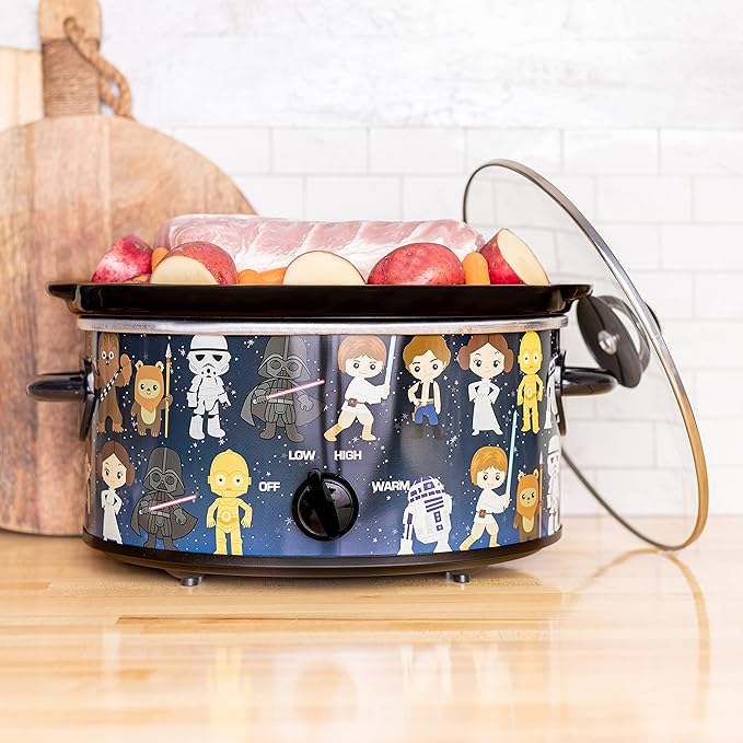 Uncanny Brands Star Wars 5 Quart Slow Cooker- Easy Cooking Across the Galaxy- Kitchen Appliance