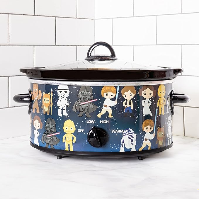 Uncanny Brands Star Wars 5 Quart Slow Cooker- Easy Cooking Across the Galaxy- Kitchen Appliance