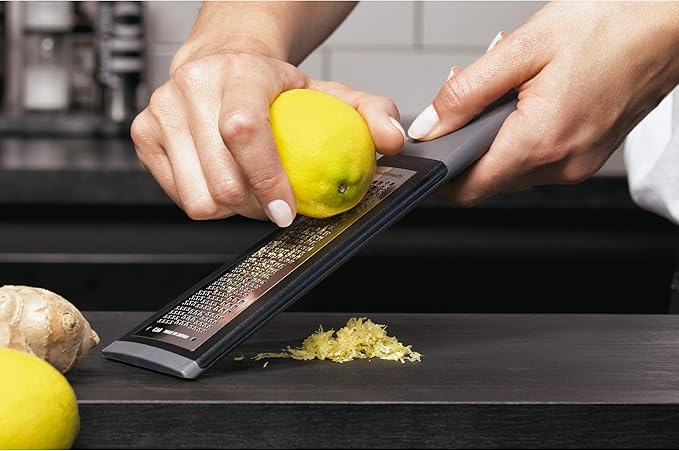 Kai Pure Komachi Fine Grater and Zester with Handle and Protective Sheath, Zester and Grater for Professional and Home Chefs