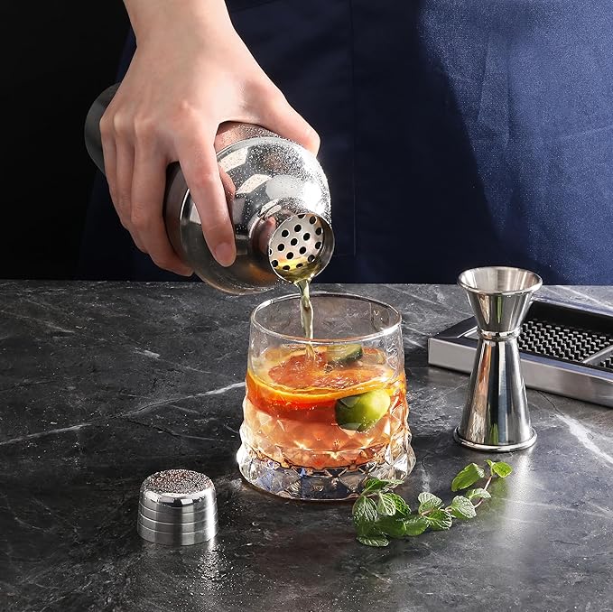 New Star Foodservice 48414 Stainless Steel Cocktail Shaker, 25 oz, Silver