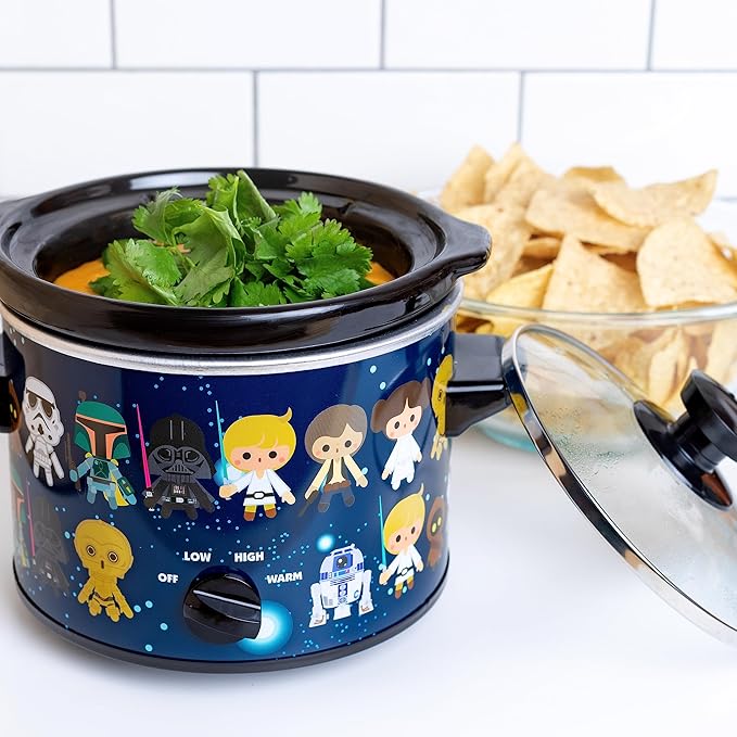 Uncanny Brands Star Wars 2-Quart Slow Cooker- Kitchen Appliance
