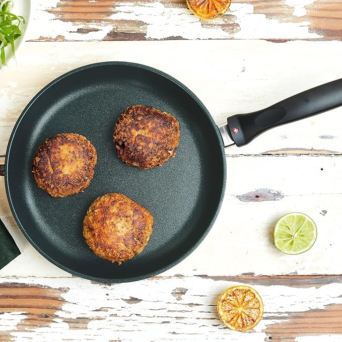 Swiss Diamond Frying Pans Nonstick with Lid, Features Ergonomic Handle, Nonstick Diamond Coated Aluminum Skillets and Oven Safe Frying Pans with Lids, Cover Included, 9.5 Inch