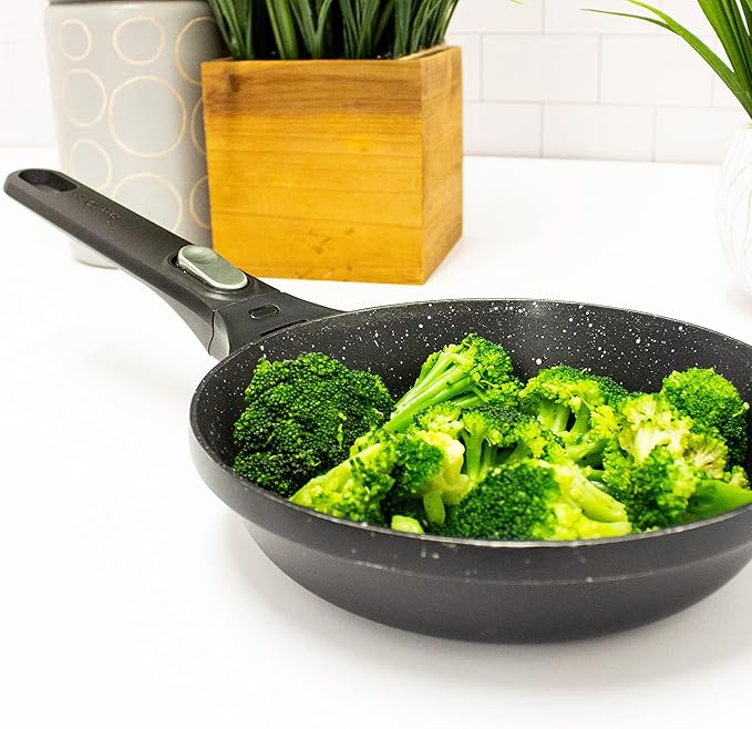 BergHOFF GEM Non-Stick Cast Aluminum Frying Pan 8" 1.2 qt. Black Stay-Cool Detachable Handle Ferno-Green PFOA-Free Induction Cooktop Fast Heating Oven Safe